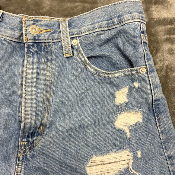 Levi’s High Waist Mom Jean Shorts Women Sz.27 Blue Cut Off Distressed 3” - Picture 2 of 9